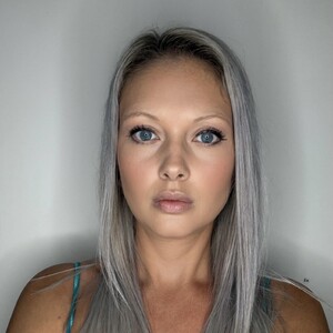 Crystaaal Milf webcam from Canada