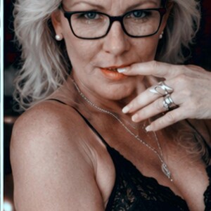 Roxie34DD webcam profile - Irish